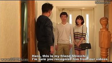 Супруга унижает мужа, заставляя его смотреть, как она трахается с любовником