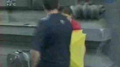 Сисястые девушки перед скрытой камерой демонстрируют мужикам свои буфера