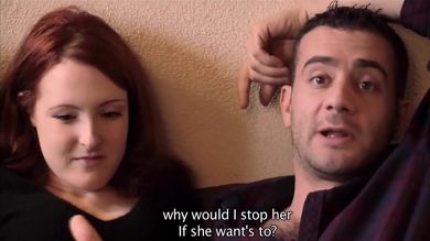 Рыжая супруга трахается с мужем в письку и на камеру сосёт его другу